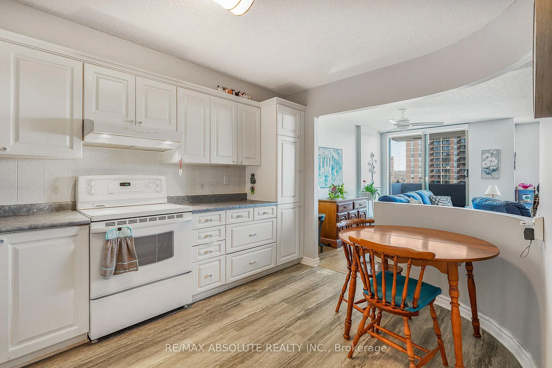 Photo 11 of Unit 607, 200 Lafontaine Avenue, Ottawa, Vanier — HOMEH