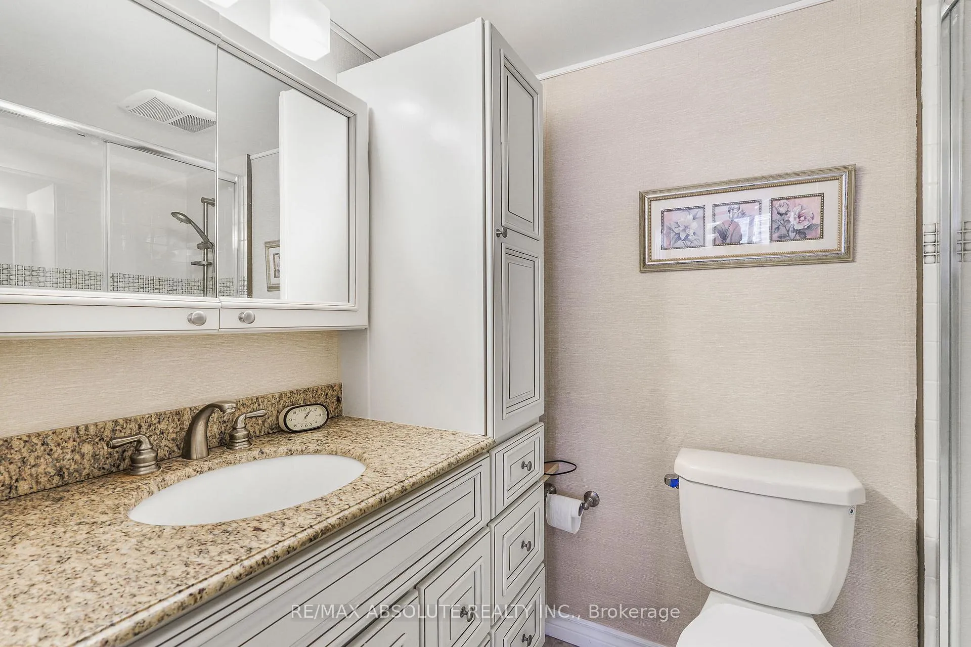 Photo 19 of Unit 607, 200 Lafontaine Avenue, Ottawa, Vanier — HOMEH