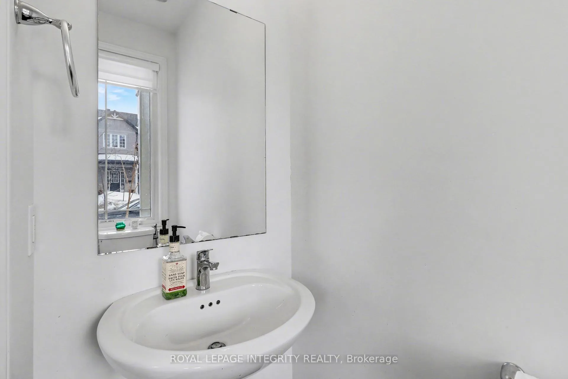 Photo 3 of 105 Mesa Drive, Ottawa, Barrhaven - Half Moon Bay — HOMEH