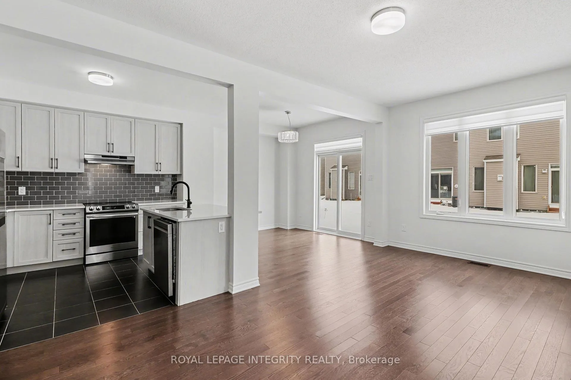 Photo 6 of 105 Mesa Drive, Ottawa, Barrhaven - Half Moon Bay — HOMEH
