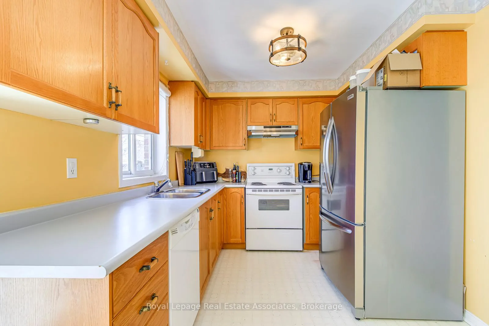 Photo 18 of 49 Letty Avenue, Brampton, Fletcher's West — HOMEH