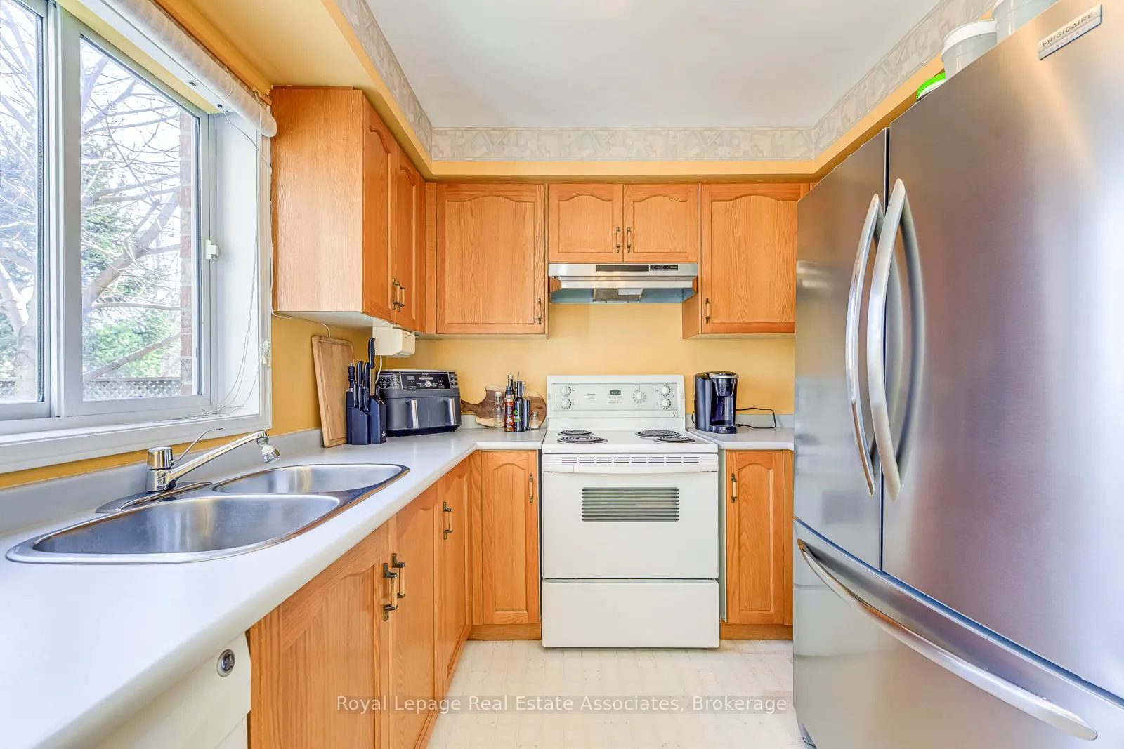 Photo 19 of 49 Letty Avenue, Brampton, Fletcher's West — HOMEH