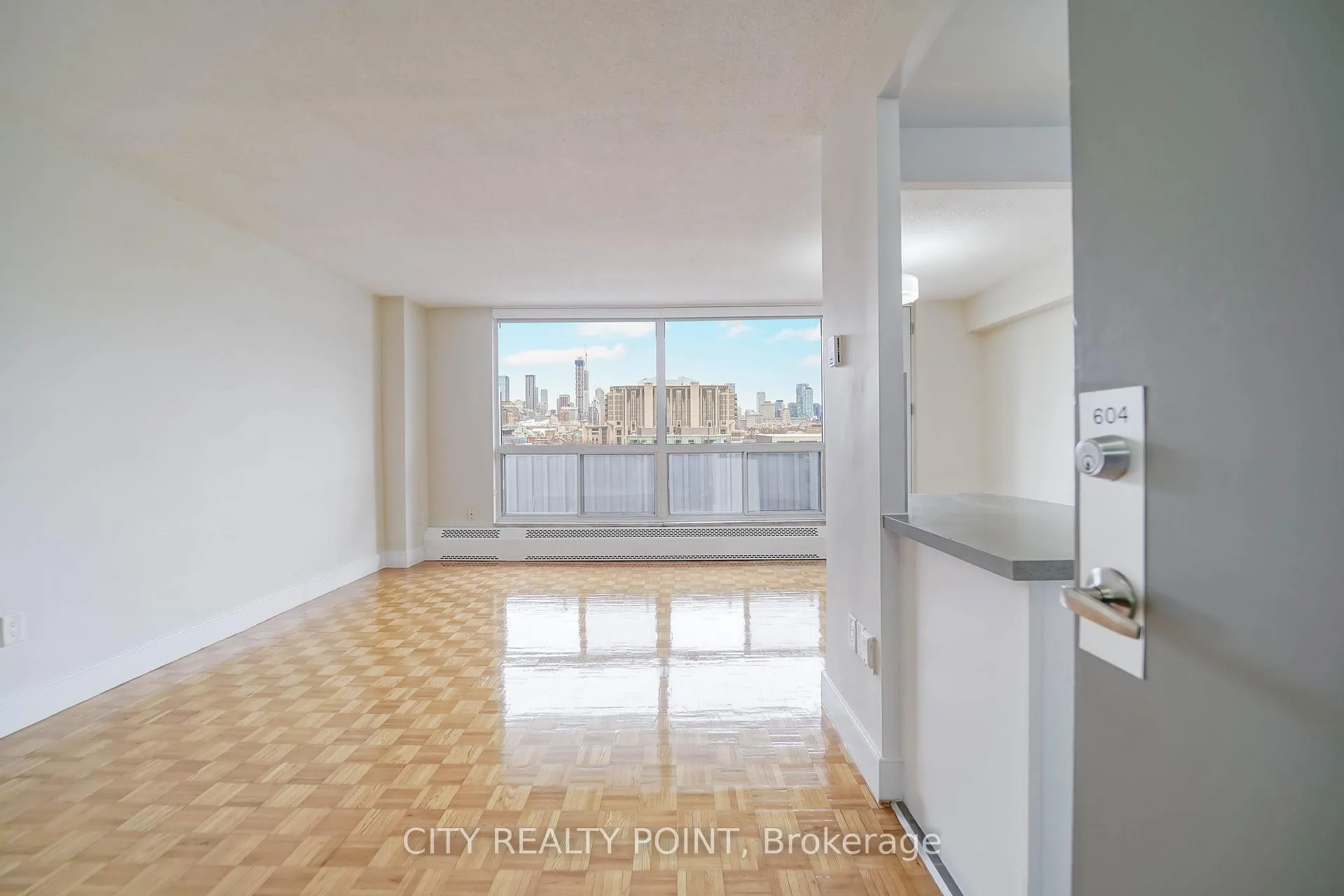Photo 2 of Unit 2403, 666 Spadina Avenue, Toronto, University — HOMEH