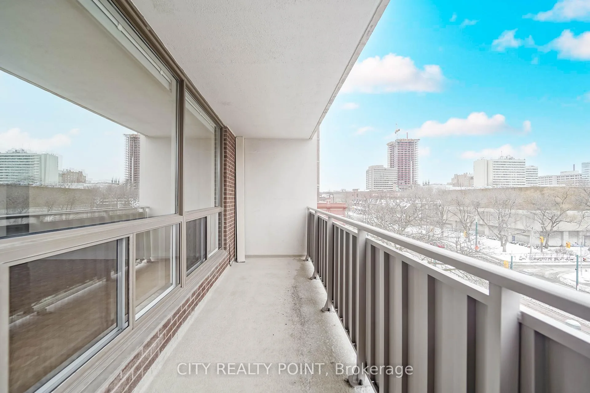 Photo 4 of Unit 2403, 666 Spadina Avenue, Toronto, University — HOMEH