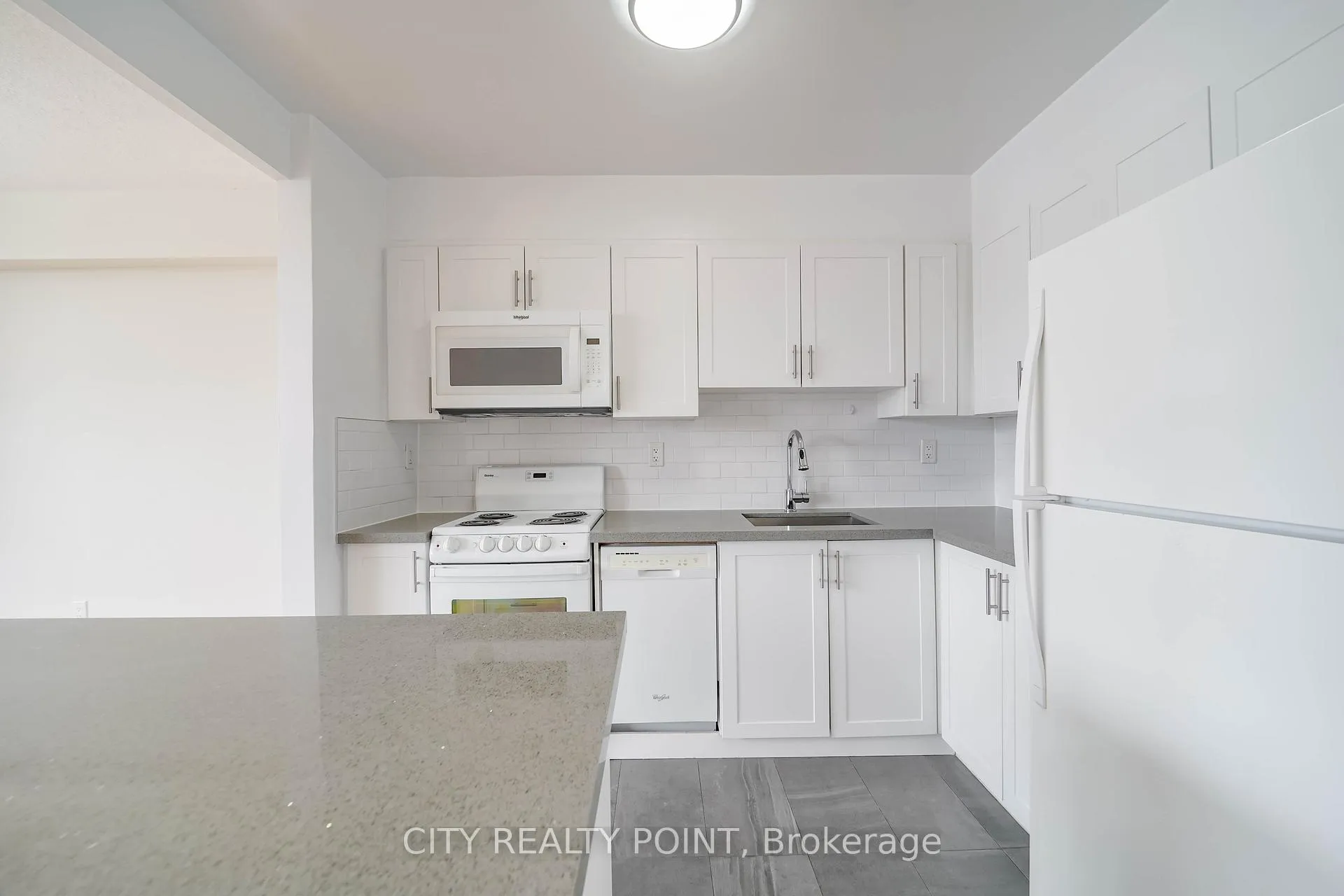 Photo 6 of Unit 2403, 666 Spadina Avenue, Toronto, University — HOMEH