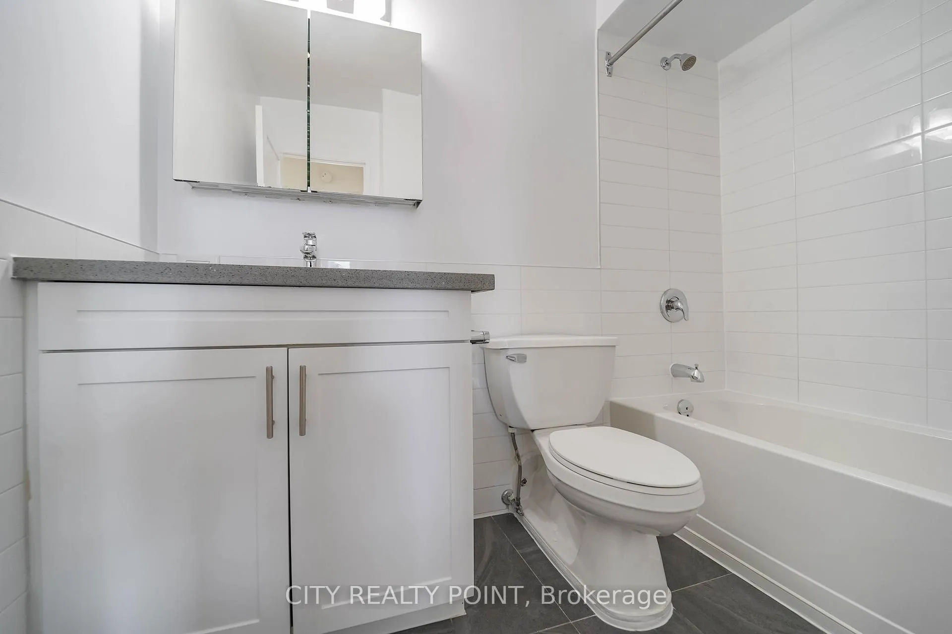 Photo 9 of Unit 2403, 666 Spadina Avenue, Toronto, University — HOMEH