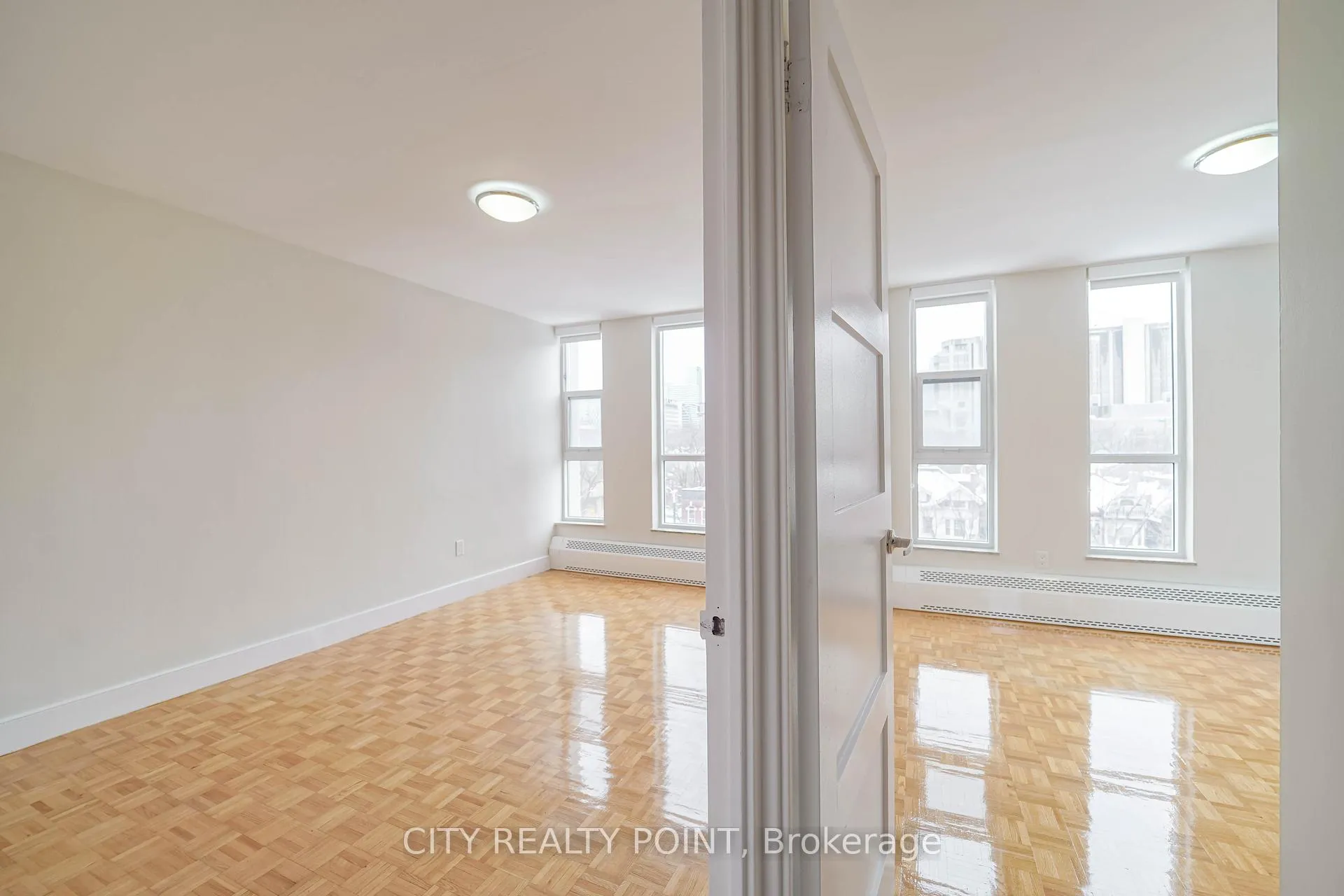 Photo 10 of Unit 2403, 666 Spadina Avenue, Toronto, University — HOMEH
