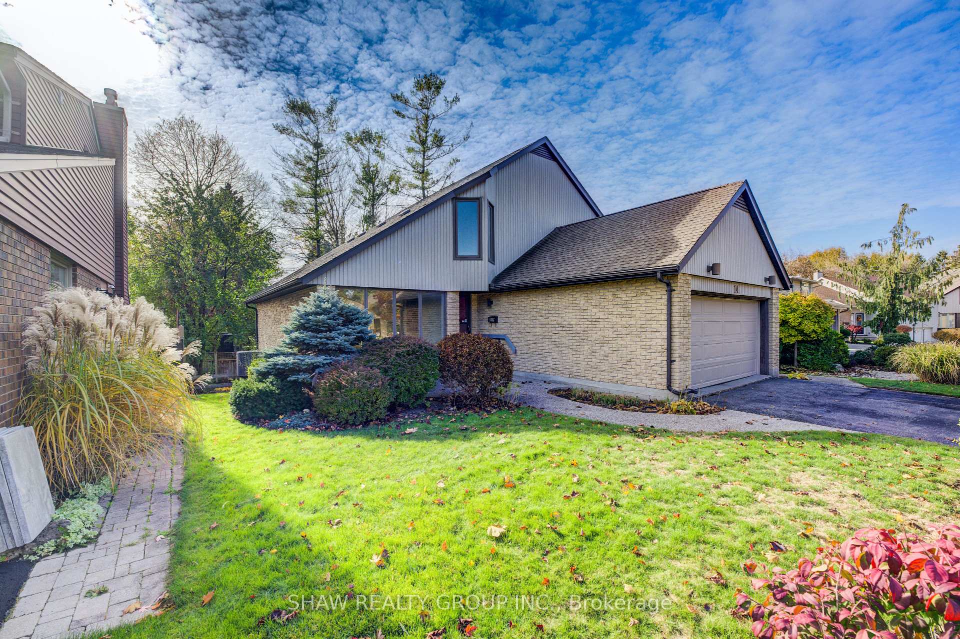 Photo 1 of 14 Broadview Court, Kitchener — HOMEH