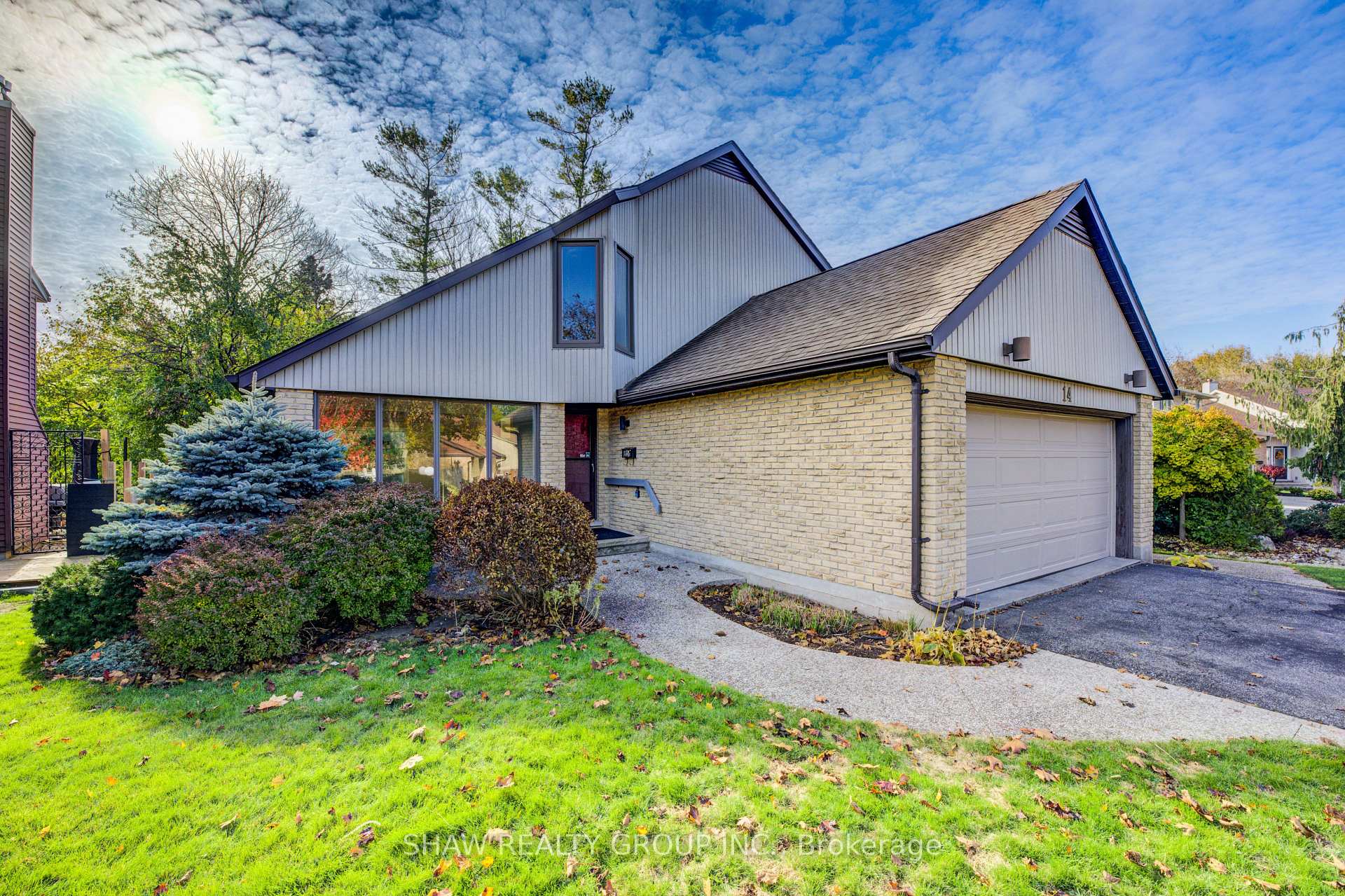 Photo 2 of 14 Broadview Court, Kitchener — HOMEH