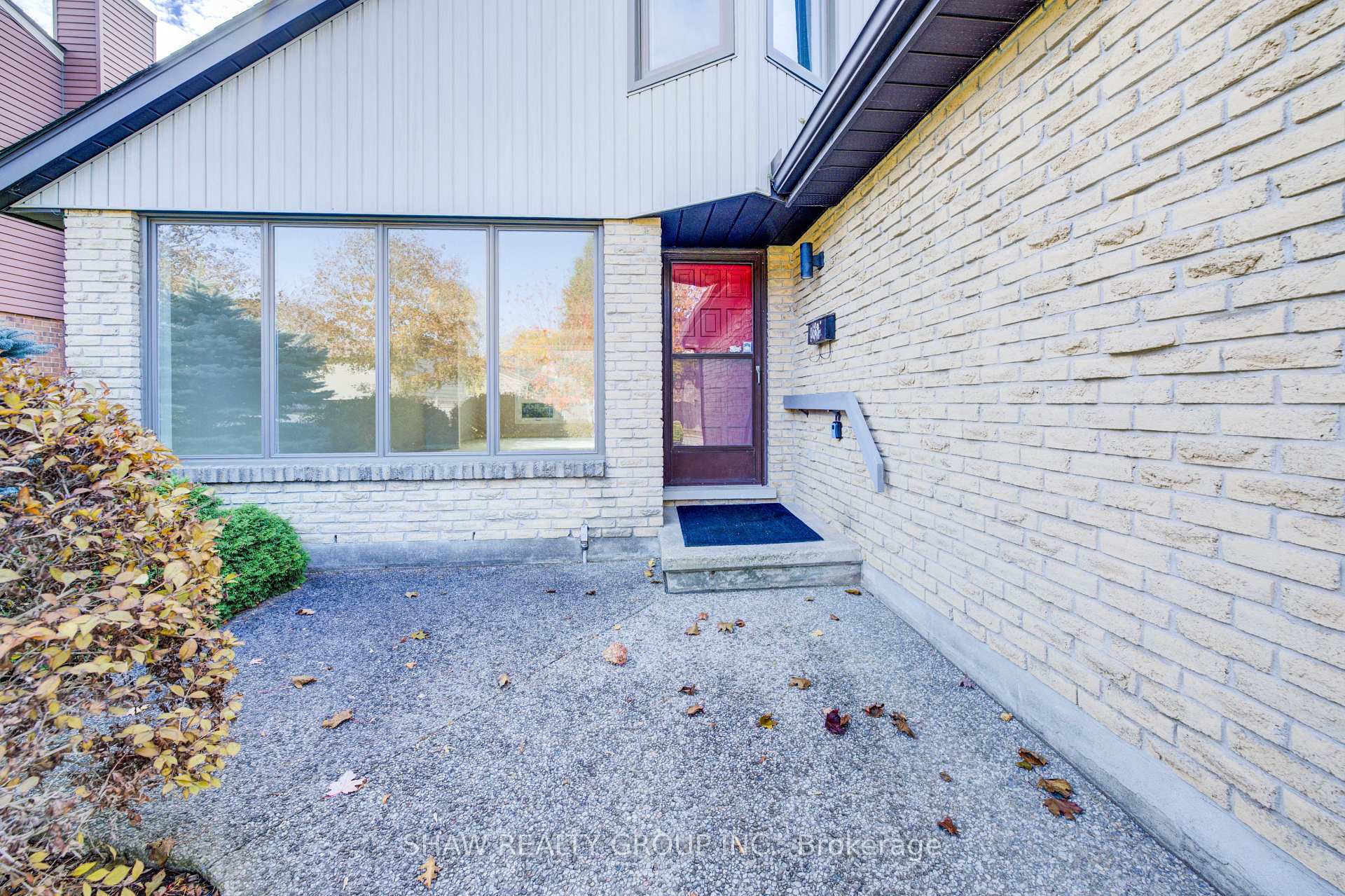 Photo 4 of 14 Broadview Court, Kitchener — HOMEH