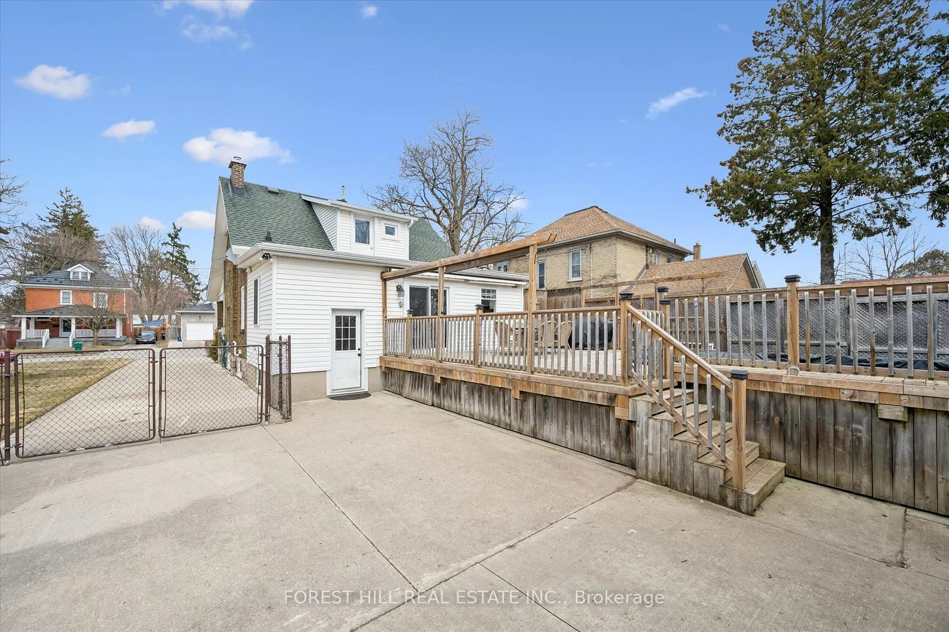 Photo 33 of 635 Lawrence Street, Cambridge — HOMEH