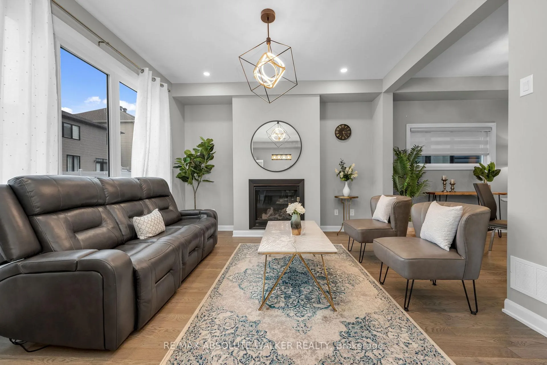 Photo 4 of 335 Cloyne Crescent, Ottawa, Barrhaven - Half Moon Bay — HOMEH