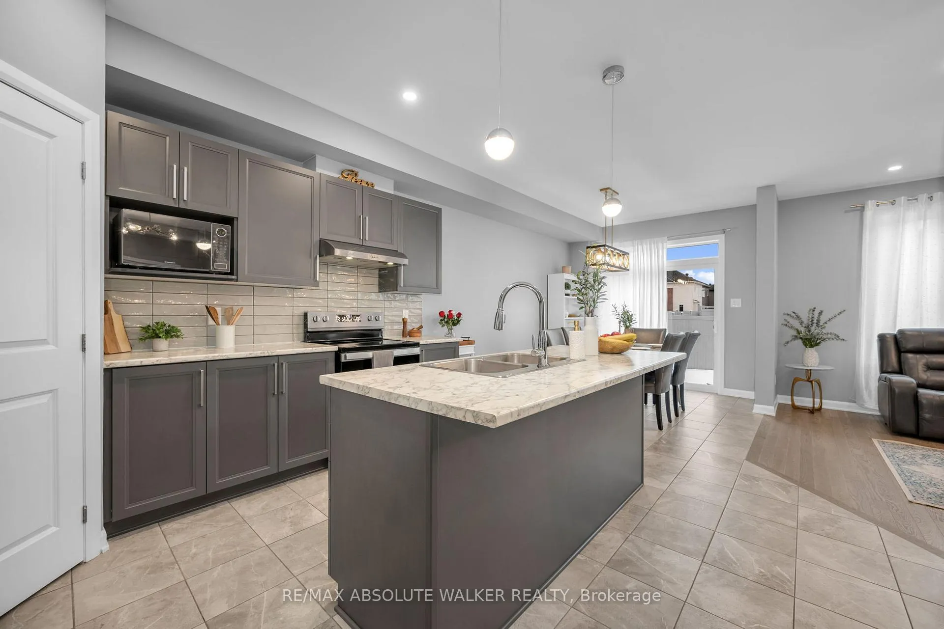 Photo 7 of 335 Cloyne Crescent, Ottawa, Barrhaven - Half Moon Bay — HOMEH