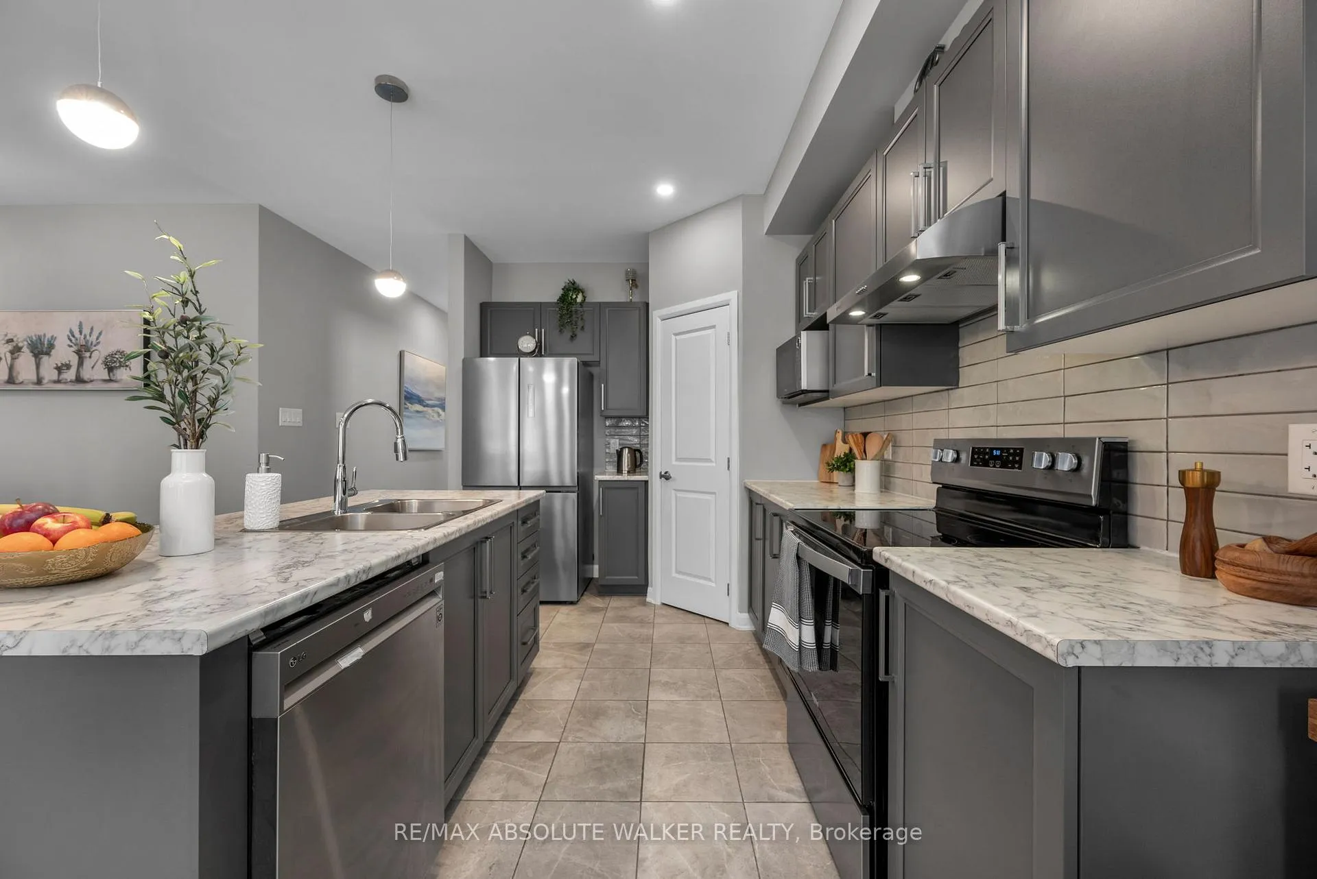 Photo 9 of 335 Cloyne Crescent, Ottawa, Barrhaven - Half Moon Bay — HOMEH