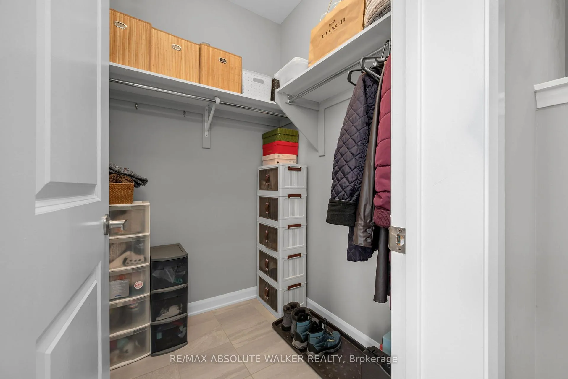 Photo 16 of 335 Cloyne Crescent, Ottawa, Barrhaven - Half Moon Bay — HOMEH