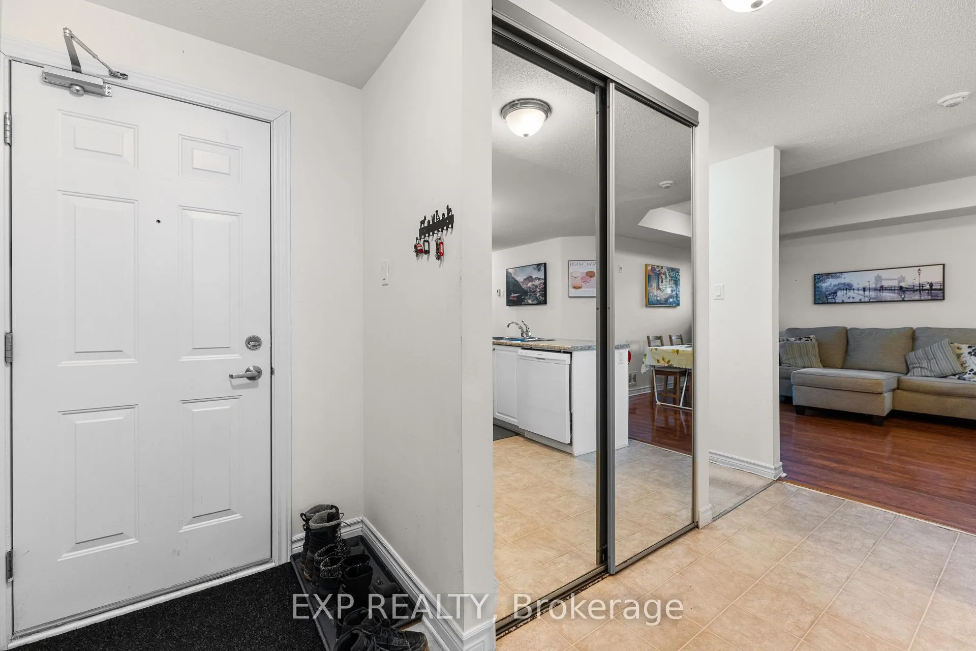 Photo 4 of Unit 2, 385 Paseo Private, Ottawa, Centrepointe — HOMEH