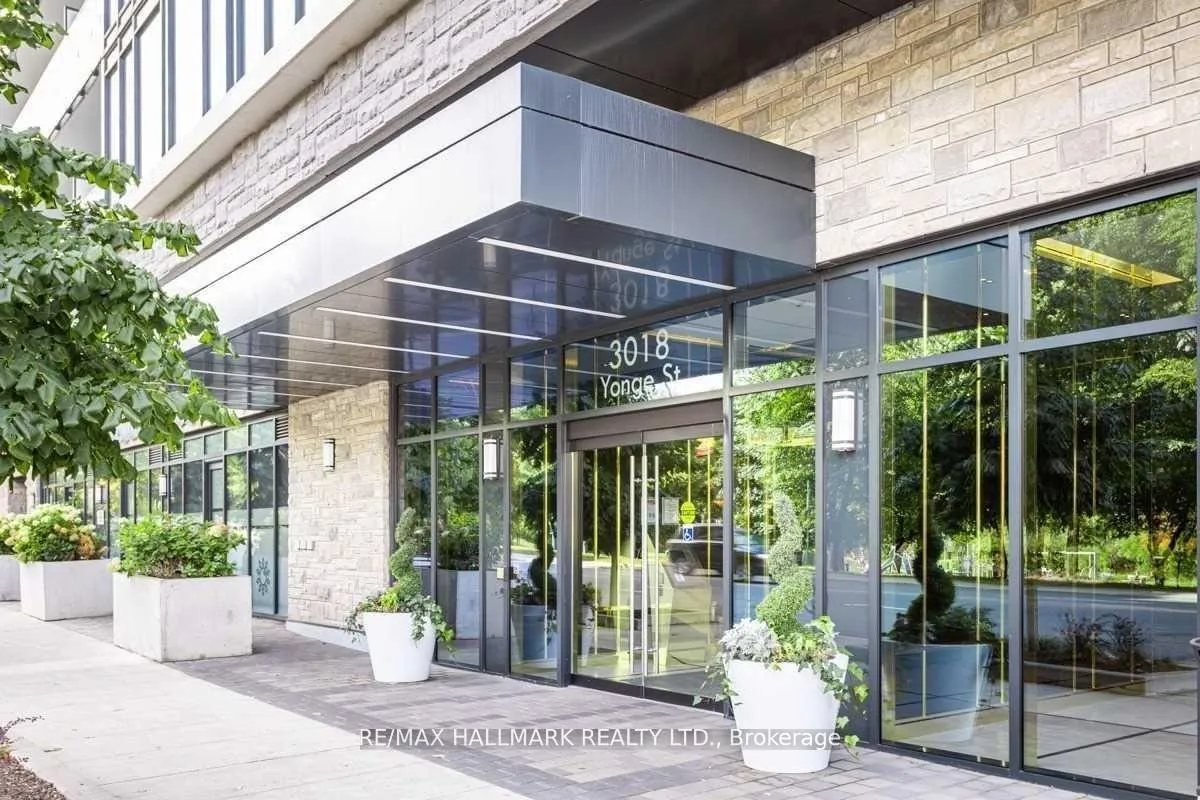 Front of Unit 609, 3018 Yonge Street