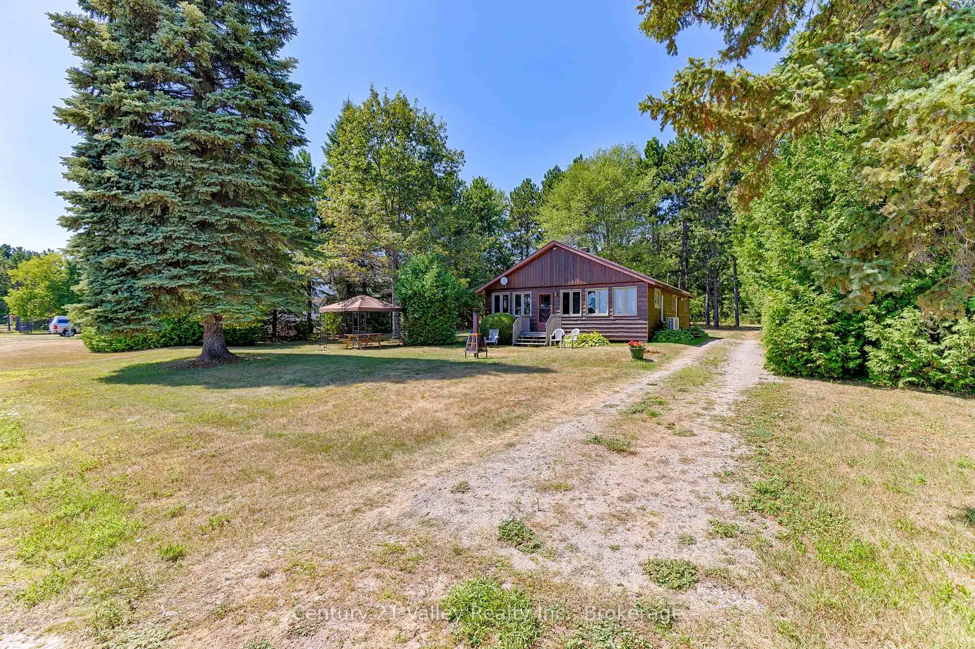 Photo 4 of 1077 Lake Clear Road, Bonnechere Valley, Eganville/Bonnechere Twp — HOMEH