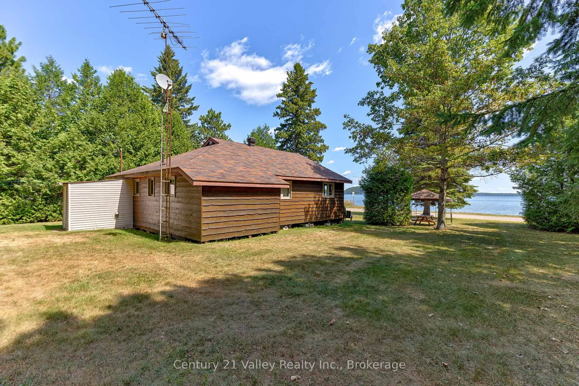 Photo 9 of 1077 Lake Clear Road, Bonnechere Valley, Eganville/Bonnechere Twp — HOMEH
