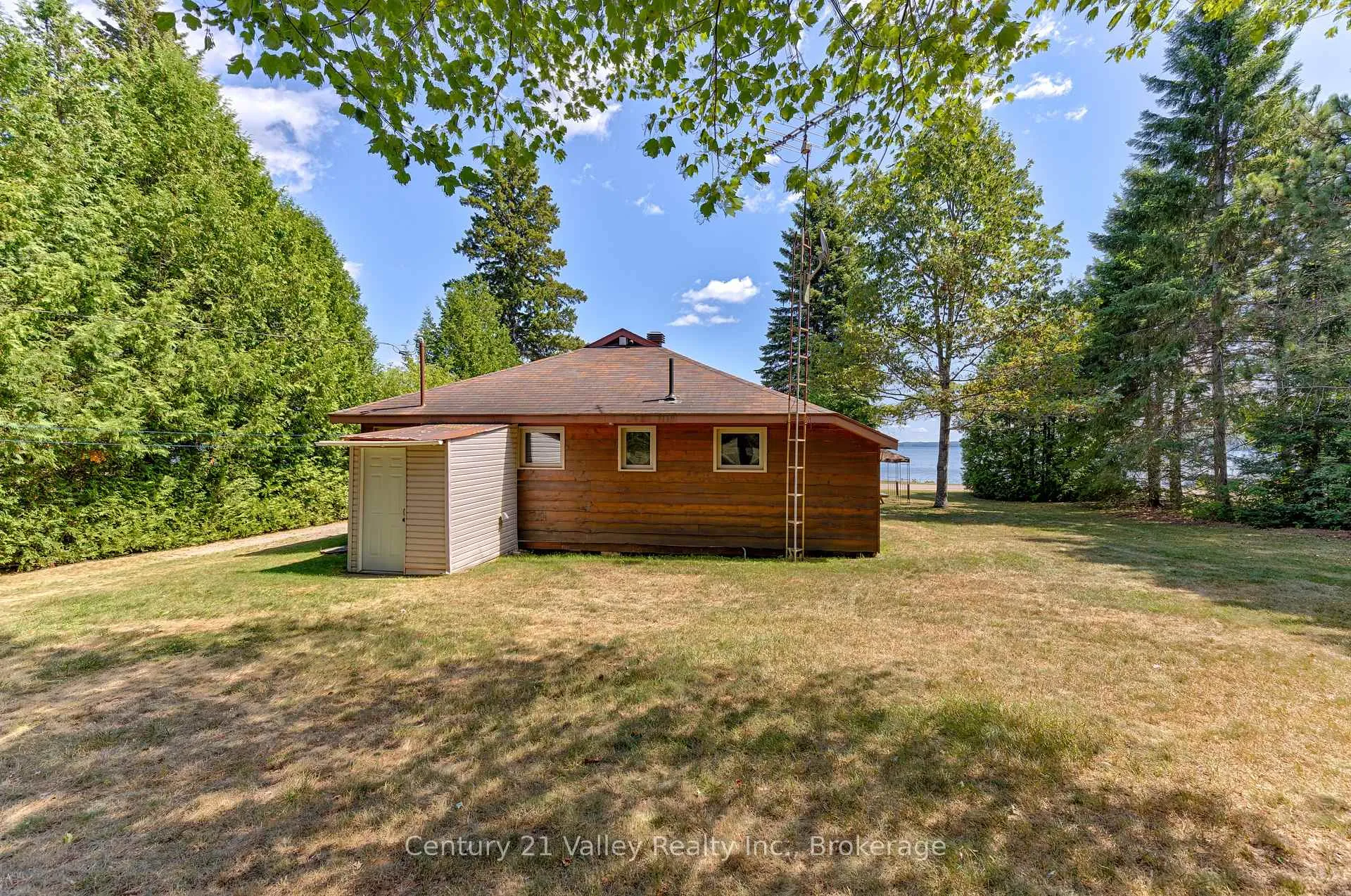Photo 10 of 1077 Lake Clear Road, Bonnechere Valley, Eganville/Bonnechere Twp — HOMEH