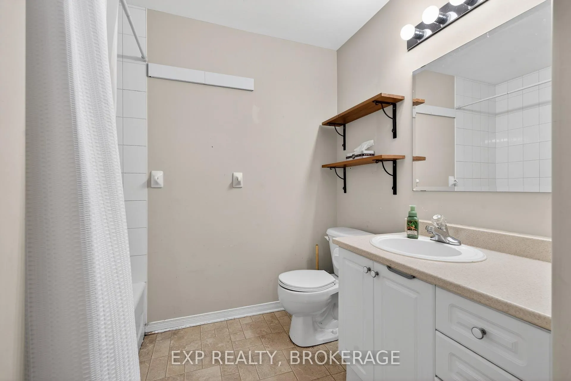 Photo 17 of 504 St Martha Street, Kingston, Kingston East (Incl Barret Crt) — HOMEH