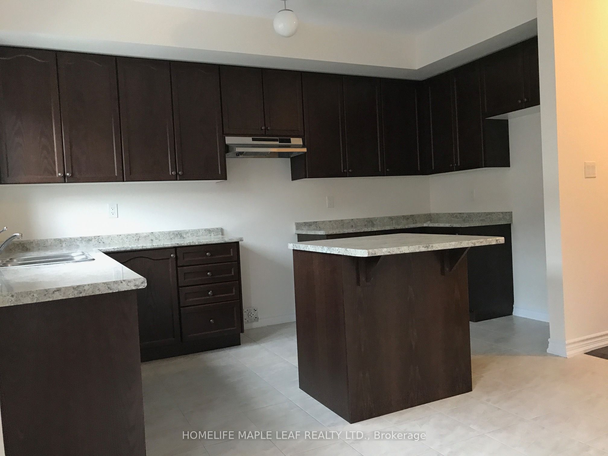 Photo 3 of Unit 90, 94 Aspen Hills Road, Brampton, Credit Valley — HOMEH