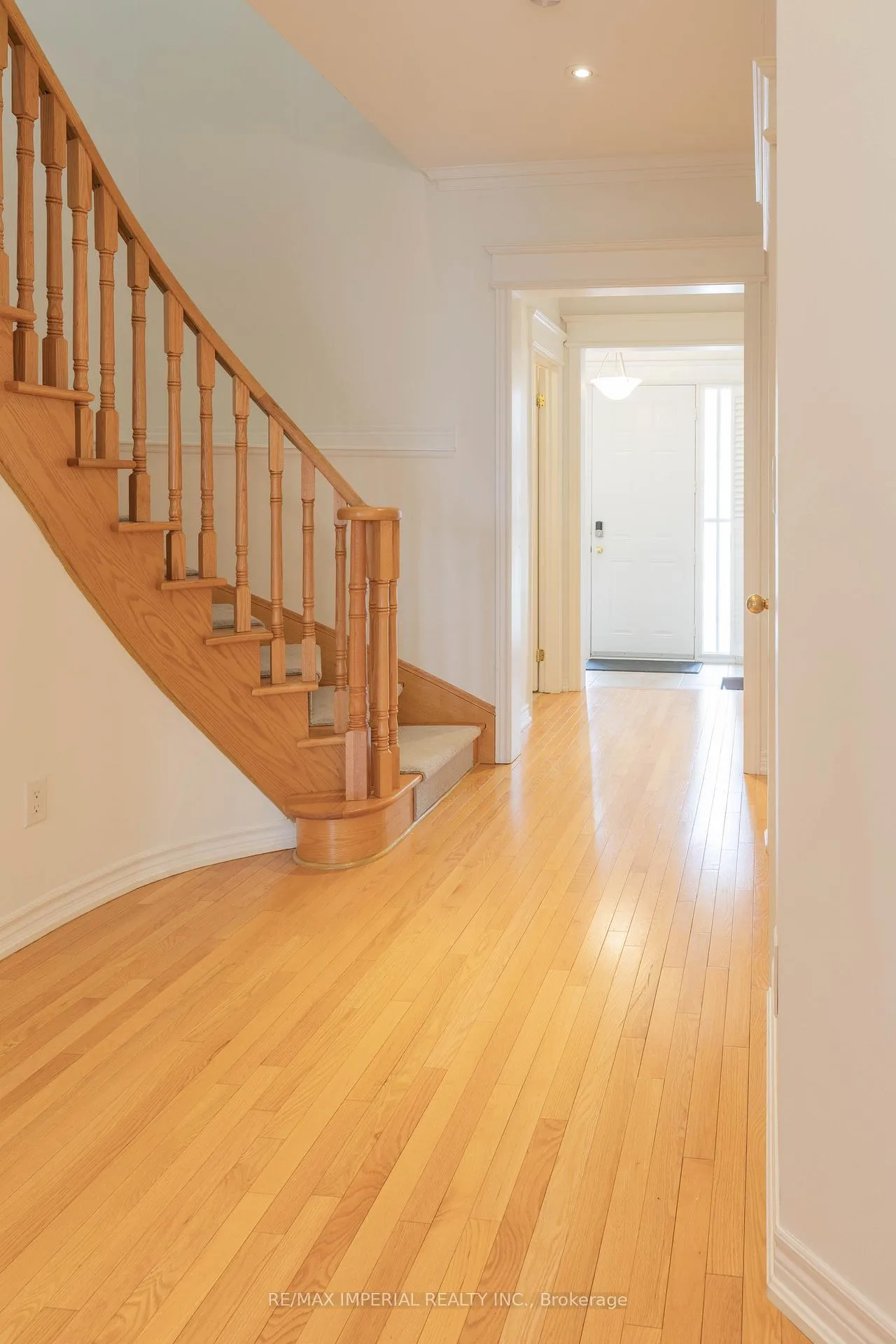 Photo 2 of 73 Southvale Drive, Vaughan, Patterson — HOMEH