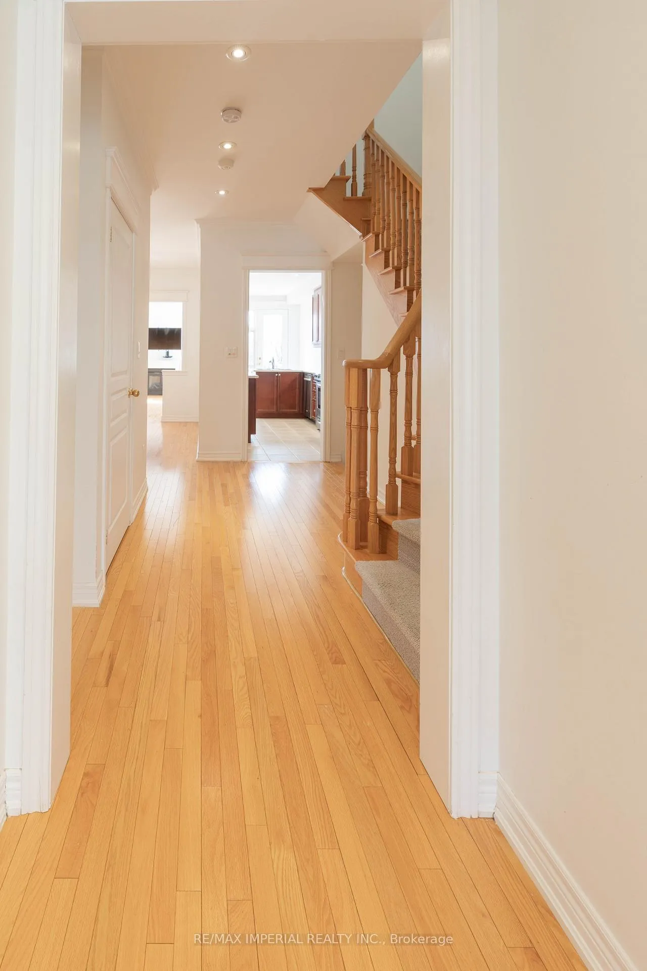 Photo 3 of 73 Southvale Drive, Vaughan, Patterson — HOMEH
