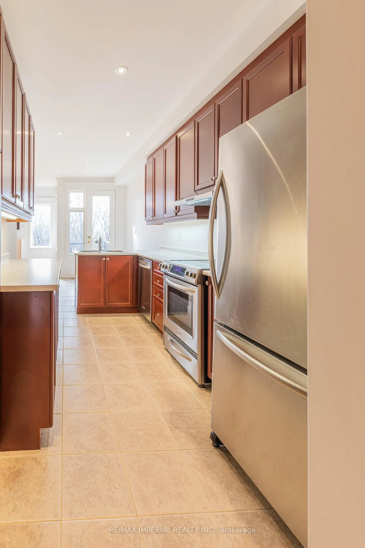 Photo 8 of 73 Southvale Drive, Vaughan, Patterson — HOMEH
