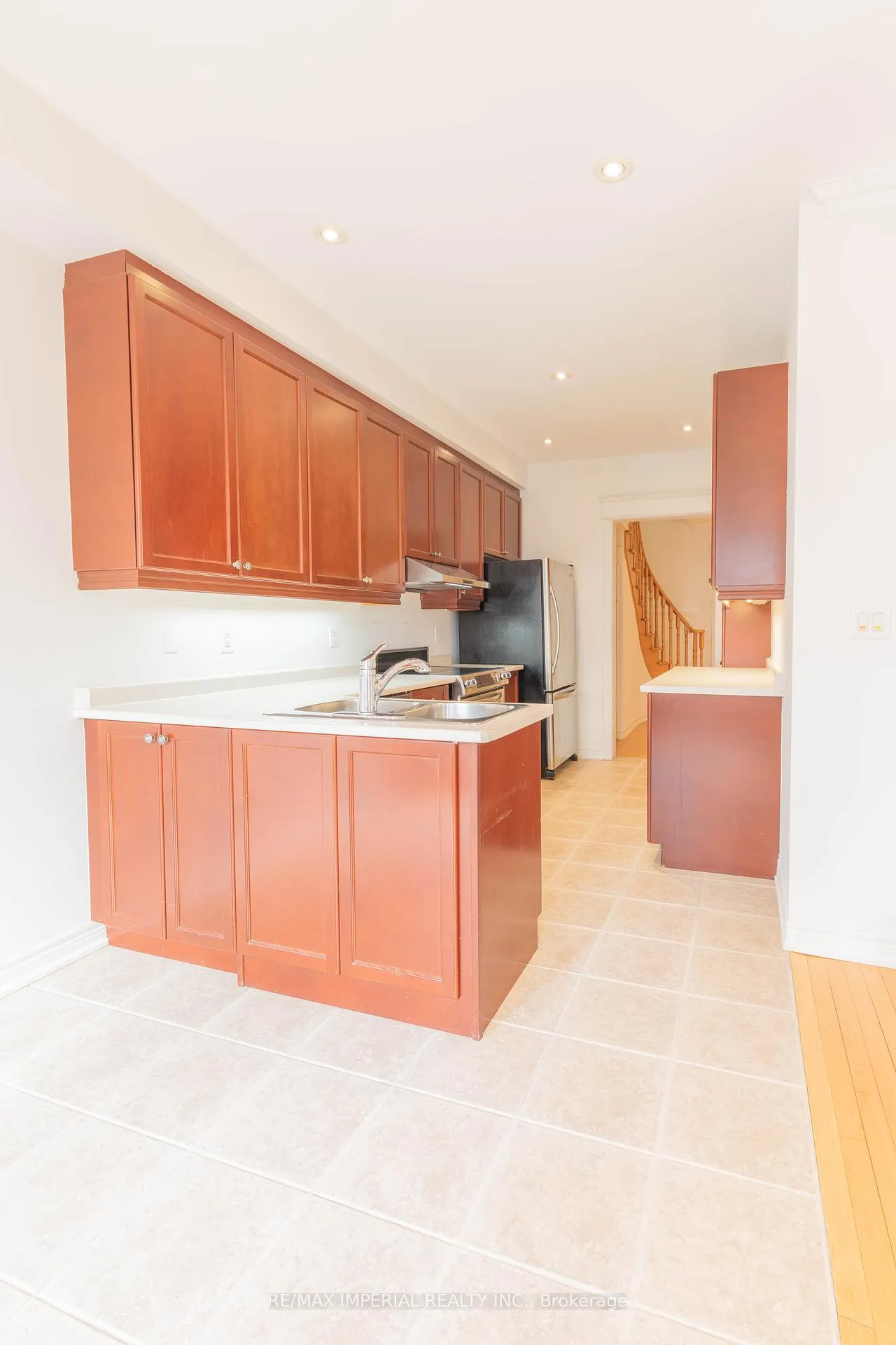 Photo 9 of 73 Southvale Drive, Vaughan, Patterson — HOMEH
