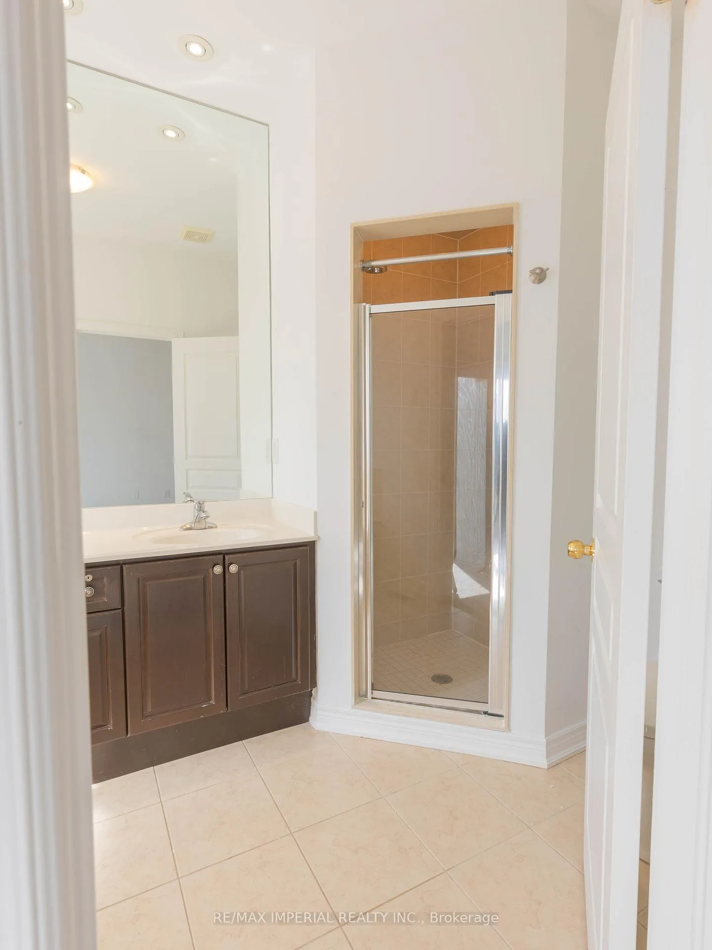 Photo 16 of 73 Southvale Drive, Vaughan, Patterson — HOMEH