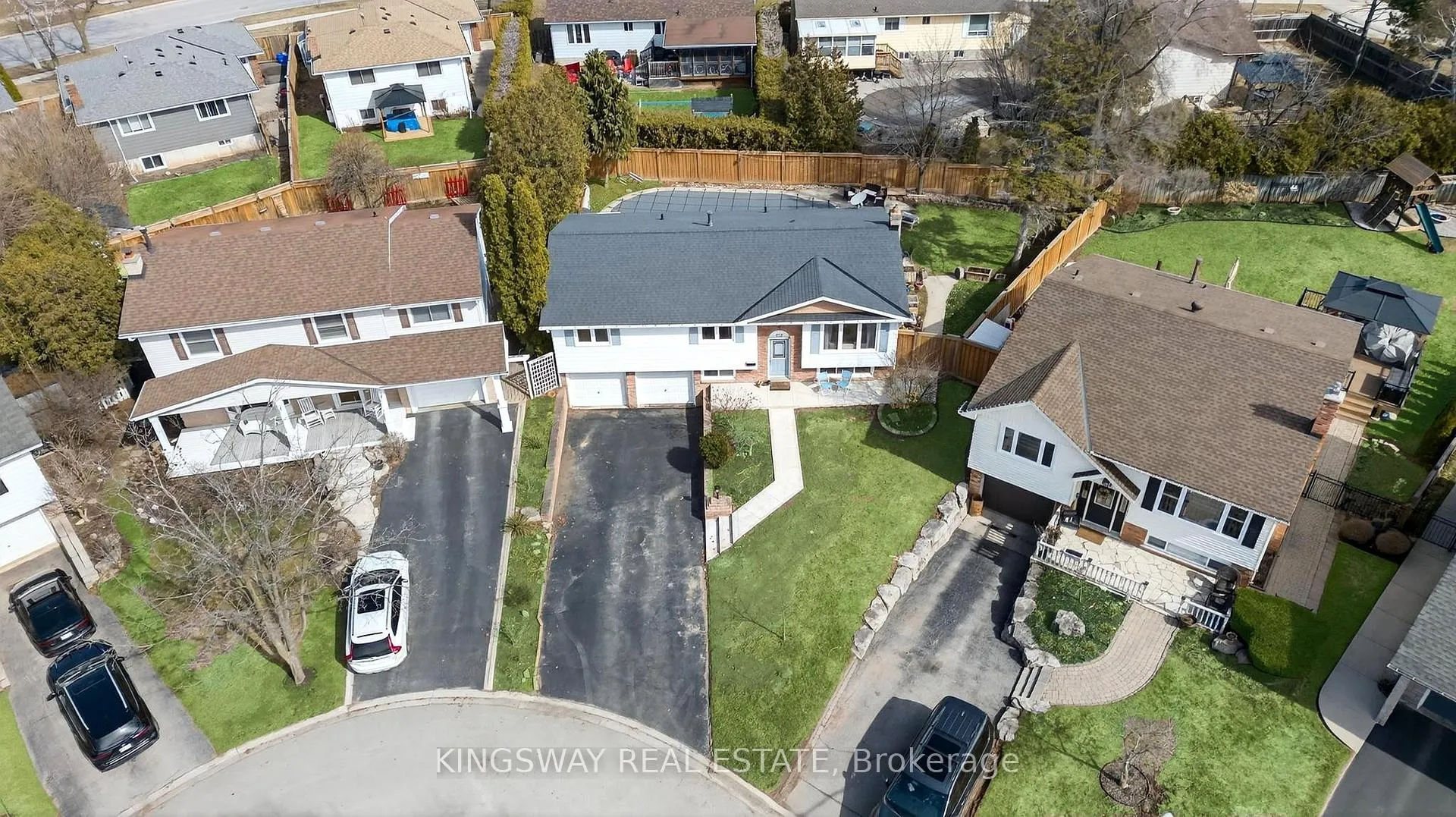 Photo 5 of 602 Clare Place S, Burlington, Shoreacres — HOMEH