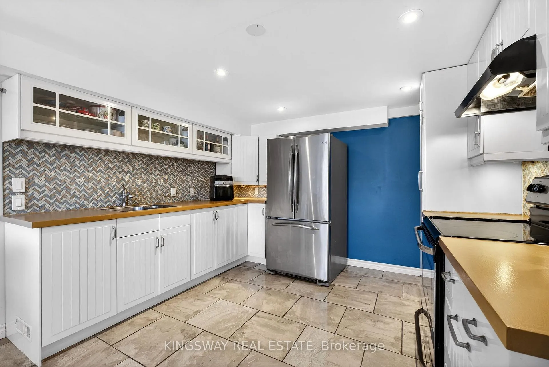 Photo 29 of 602 Clare Place S, Burlington, Shoreacres — HOMEH