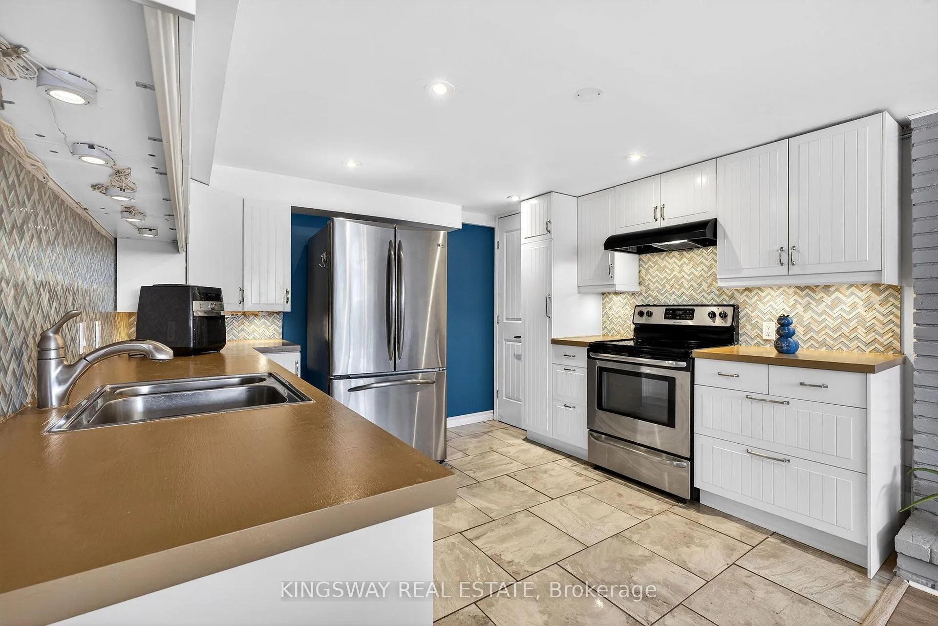 Photo 30 of 602 Clare Place S, Burlington, Shoreacres — HOMEH