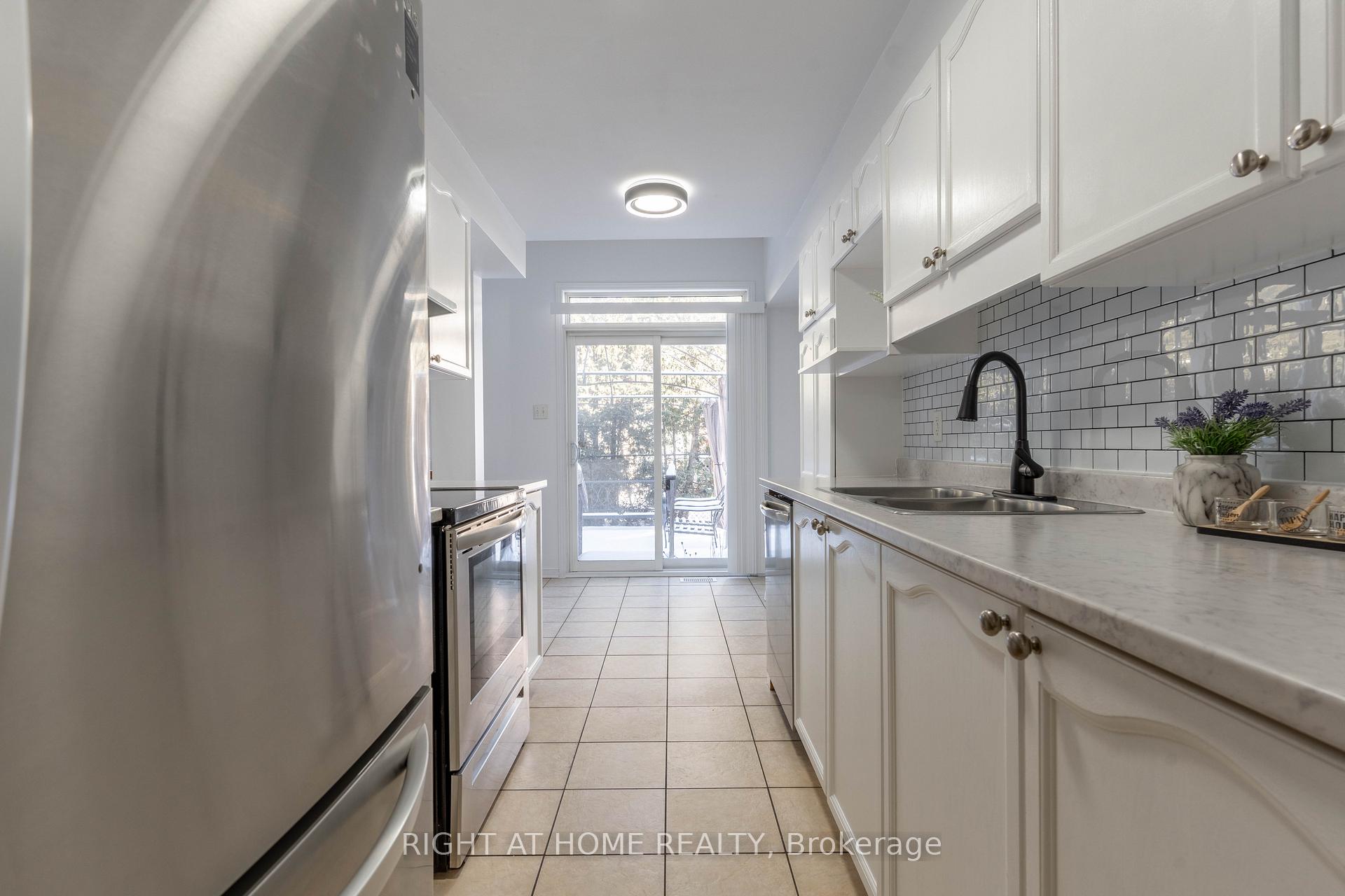 Photo 7 of 63 Colliston Crescent, Ottawa, Ridgemont — HOMEH