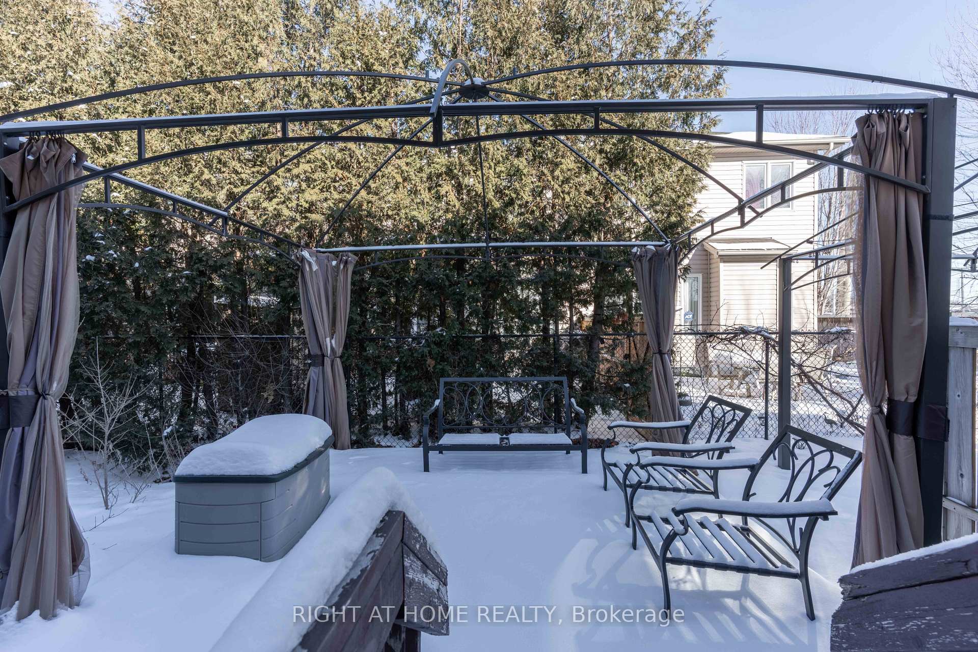 Photo 10 of 63 Colliston Crescent, Ottawa, Ridgemont — HOMEH