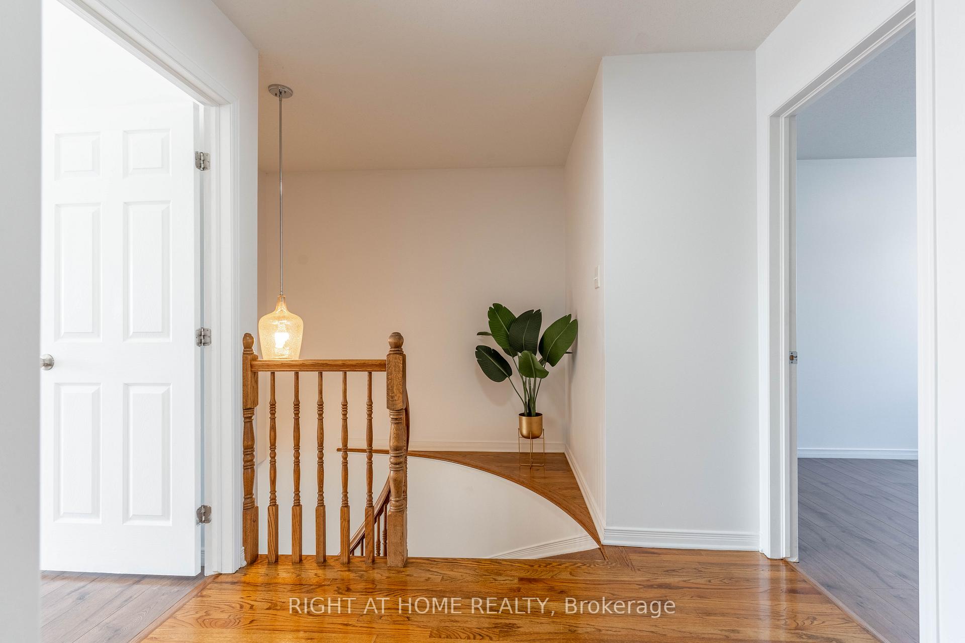 Photo 11 of 63 Colliston Crescent, Ottawa, Ridgemont — HOMEH