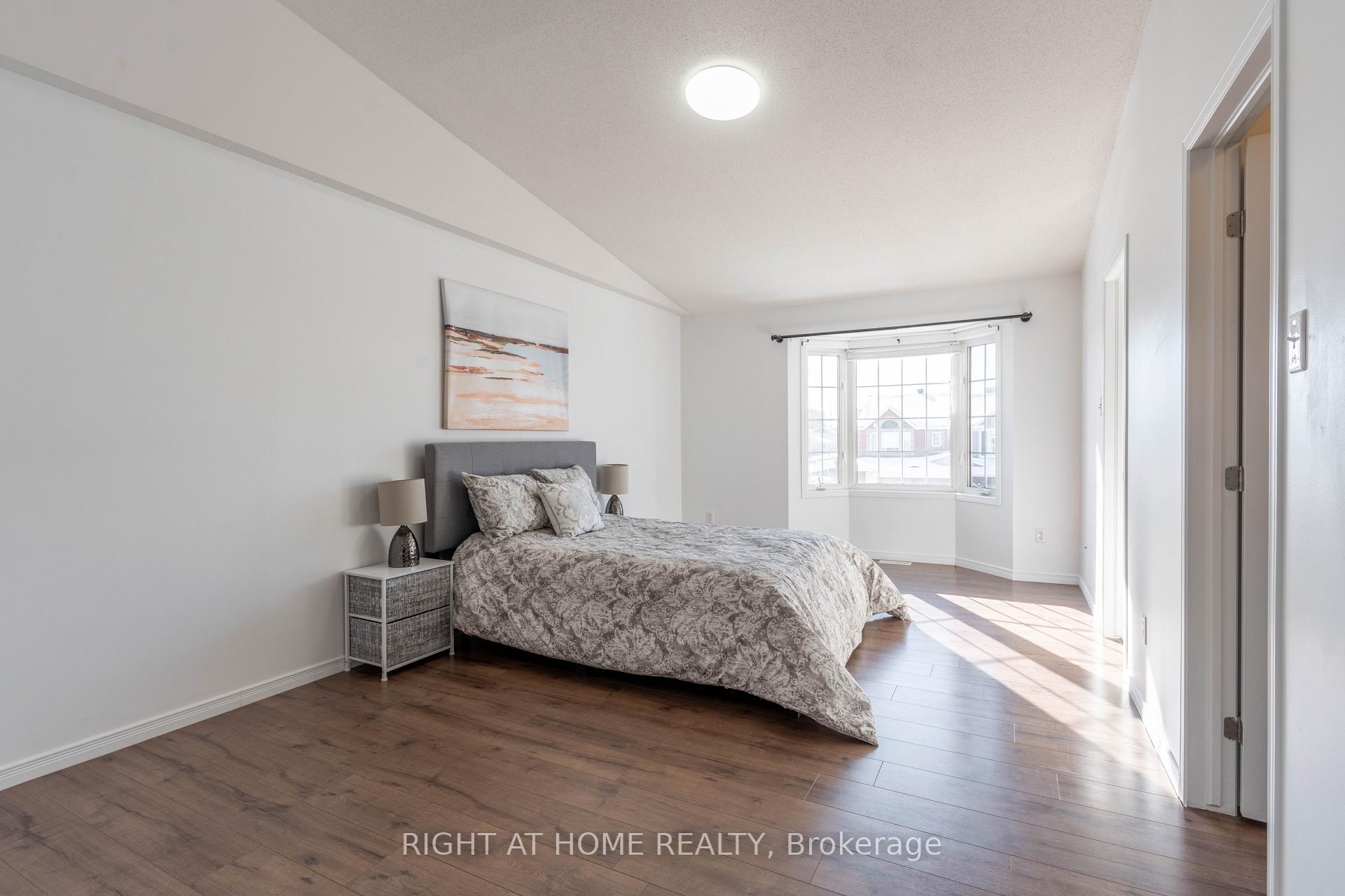 Photo 12 of 63 Colliston Crescent, Ottawa, Ridgemont — HOMEH