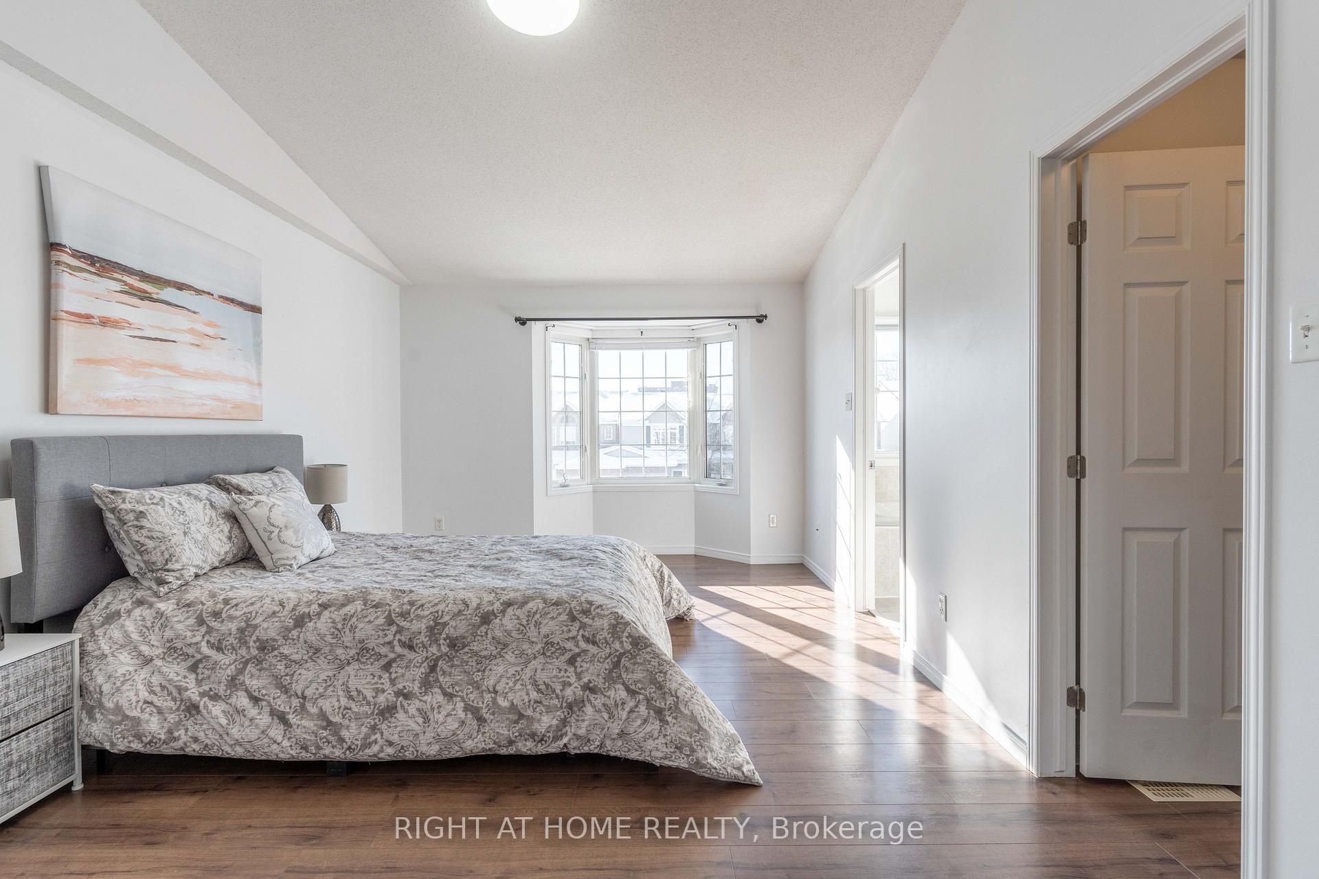 Photo 13 of 63 Colliston Crescent, Ottawa, Ridgemont — HOMEH