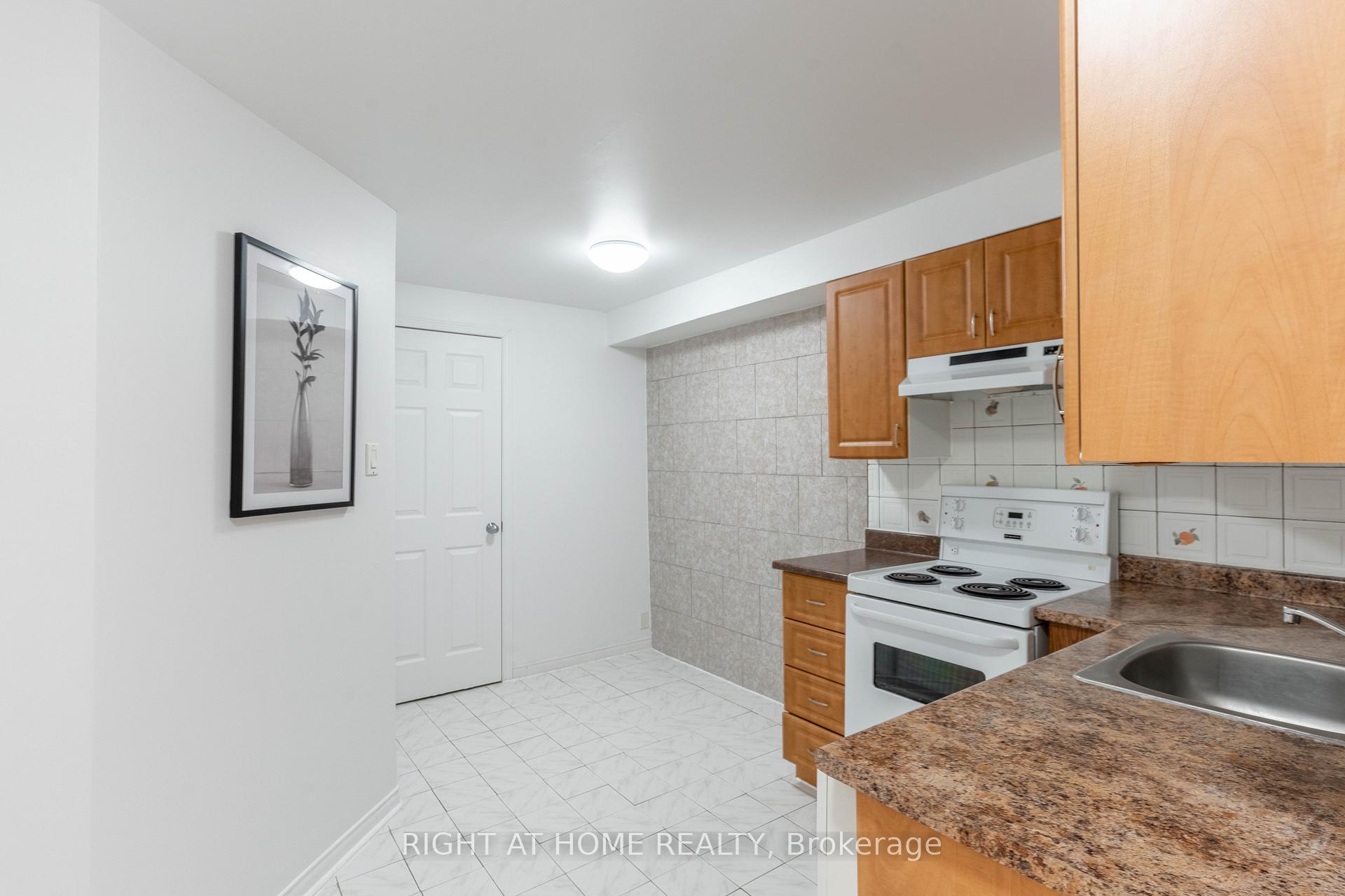 Photo 29 of 63 Colliston Crescent, Ottawa, Ridgemont — HOMEH
