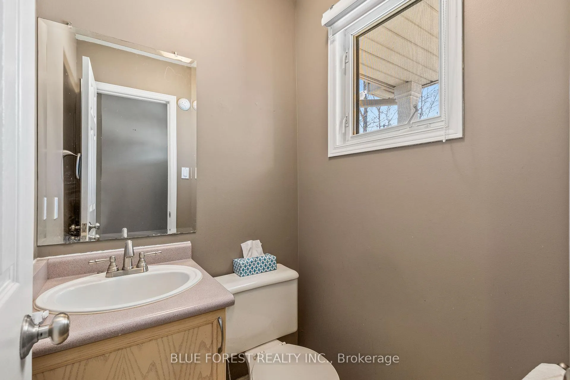 Photo 8 of 260 Oak Street, Lucan Biddulph, Lucan — HOMEH