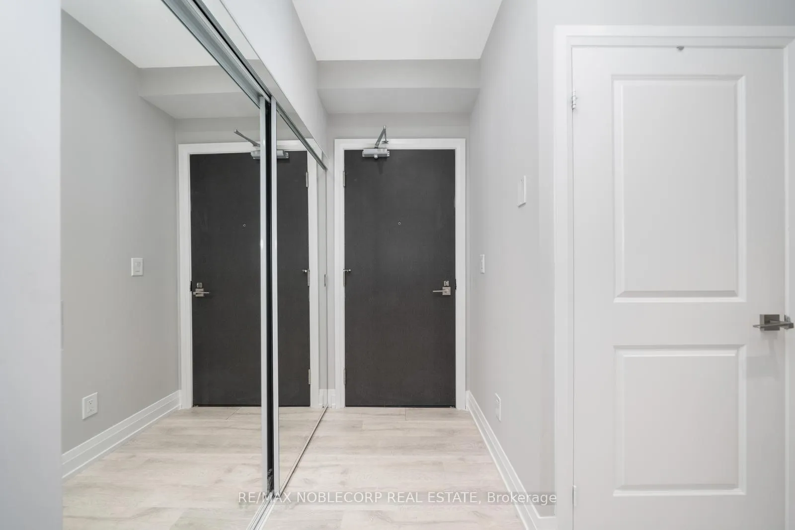 Photo 8 of Unit 1706, 3700 Highway 7 Road, Vaughan, Vaughan Corporate Centre — HOMEH