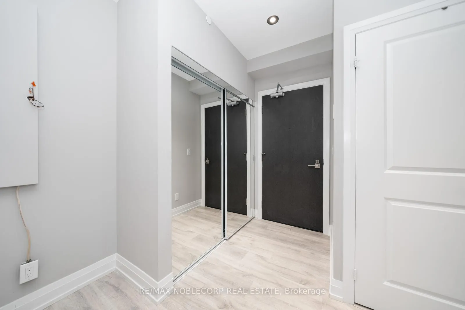 Photo 9 of Unit 1706, 3700 Highway 7 Road, Vaughan, Vaughan Corporate Centre — HOMEH