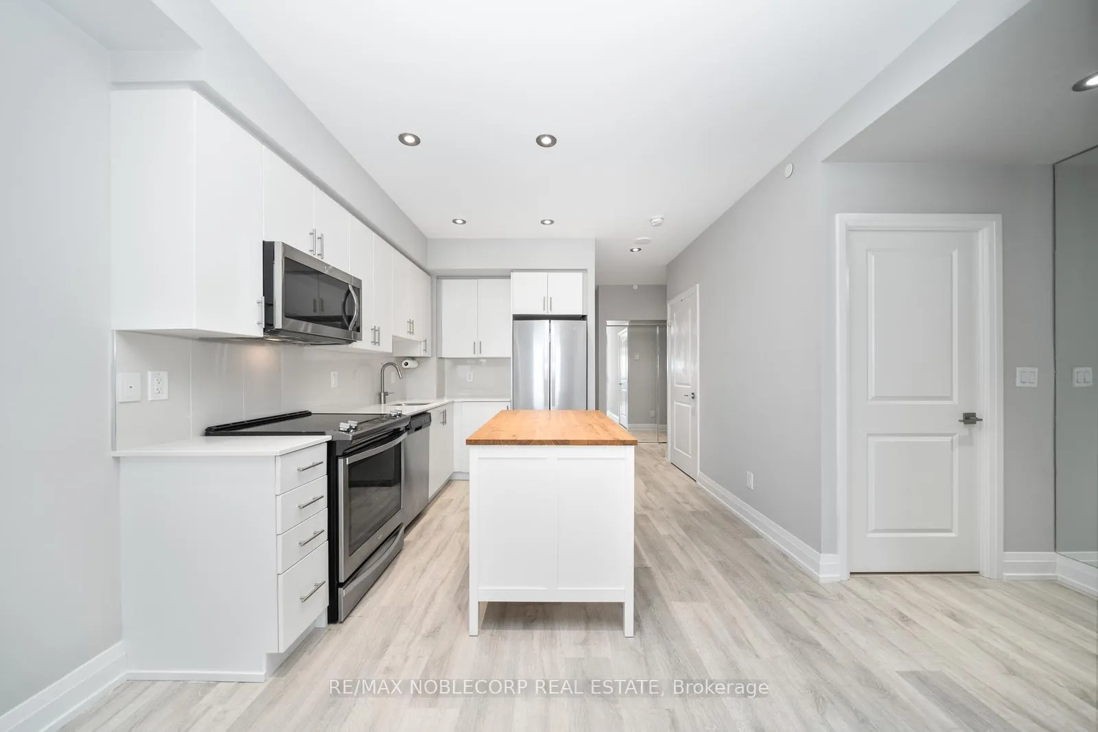 Photo 13 of Unit 1706, 3700 Highway 7 Road, Vaughan, Vaughan Corporate Centre — HOMEH