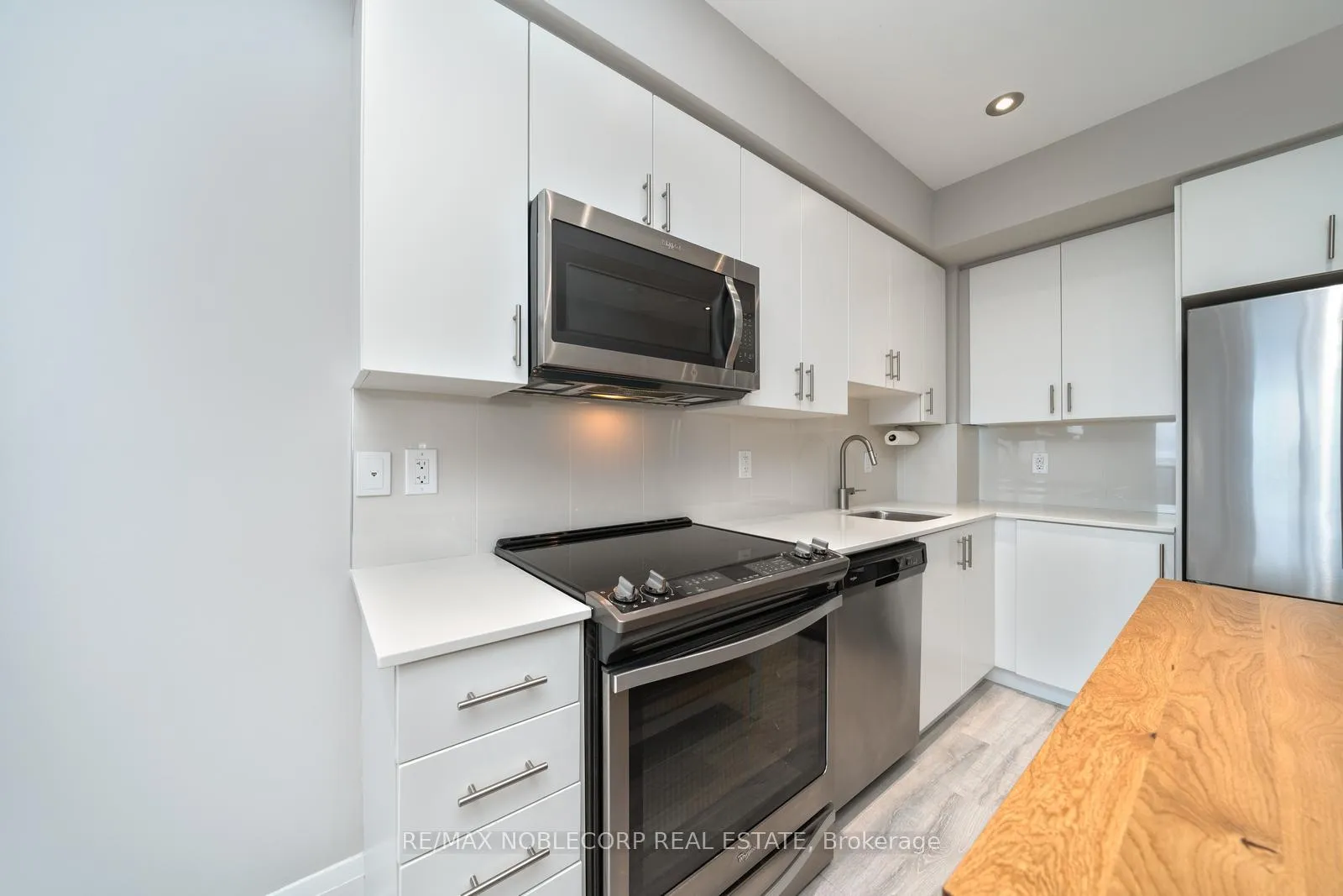 Photo 16 of Unit 1706, 3700 Highway 7 Road, Vaughan, Vaughan Corporate Centre — HOMEH
