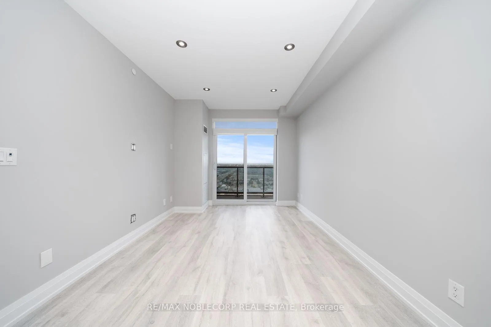 Photo 18 of Unit 1706, 3700 Highway 7 Road, Vaughan, Vaughan Corporate Centre — HOMEH