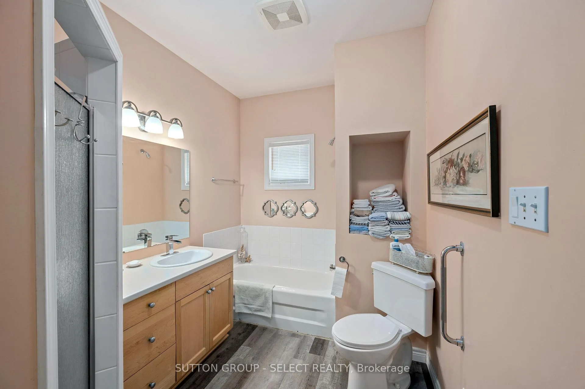 Photo 9 of 32 Robin Street, North Middlesex, Ailsa Craig — HOMEH