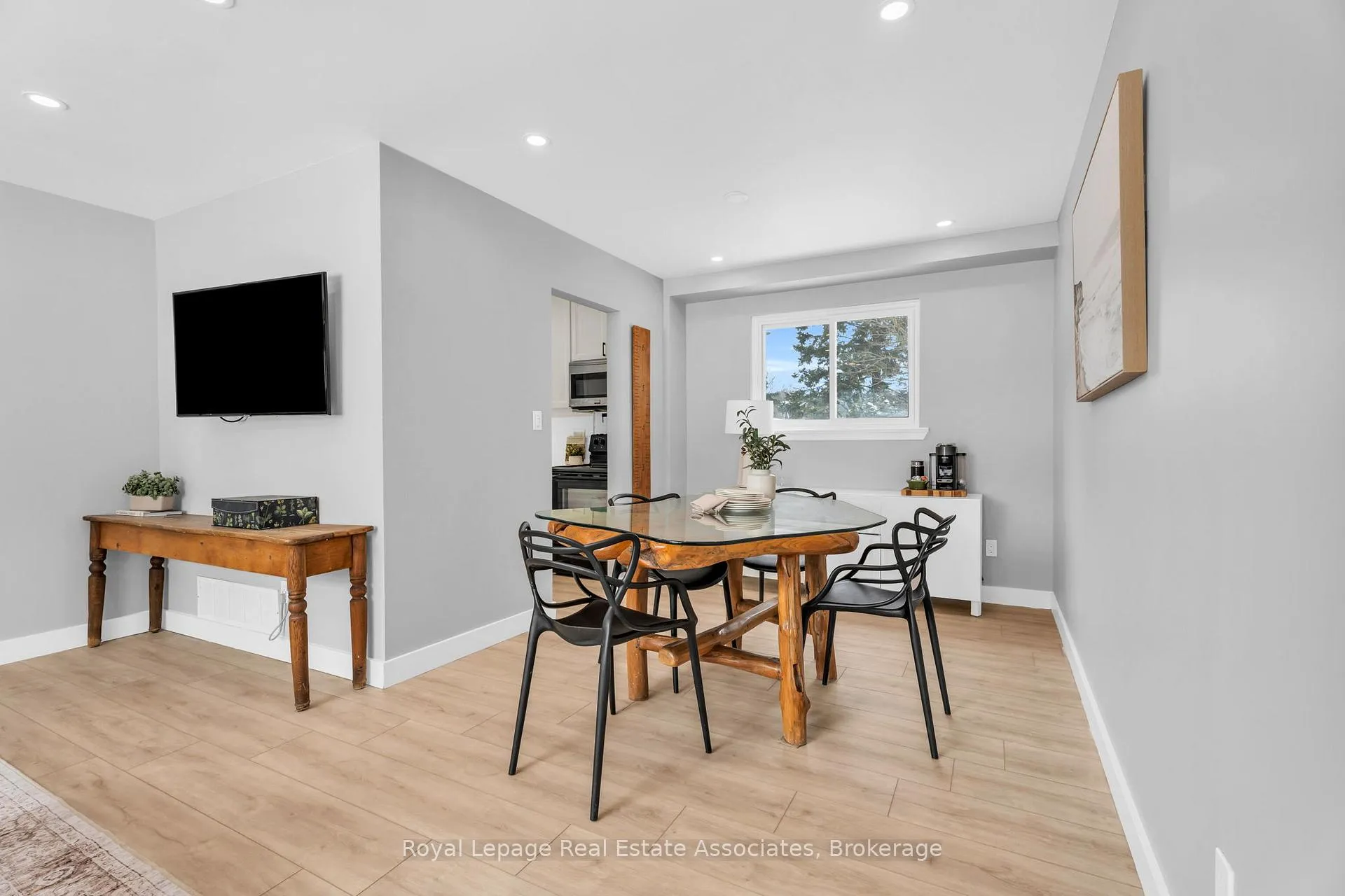 Photo 9 of 112 Susan Street, Shelburne — HOMEH