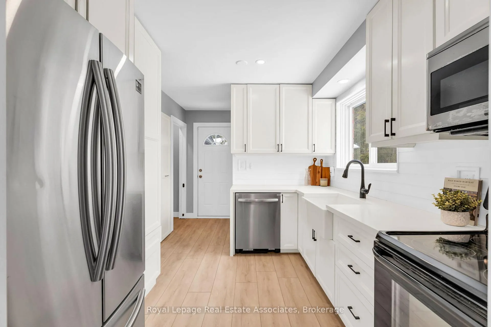 Photo 10 of 112 Susan Street, Shelburne — HOMEH