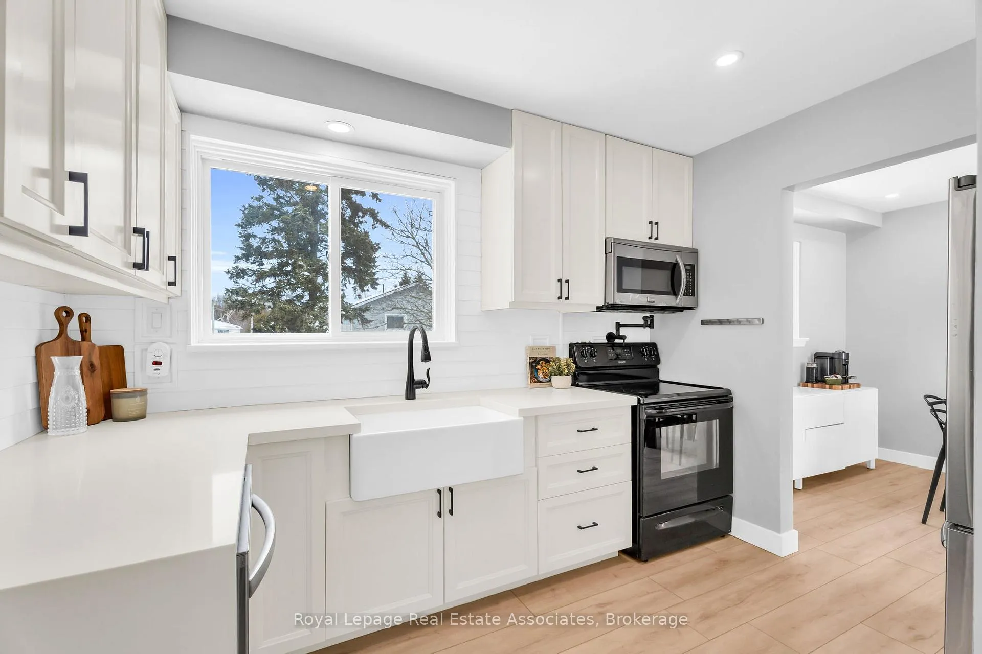 Photo 12 of 112 Susan Street, Shelburne — HOMEH